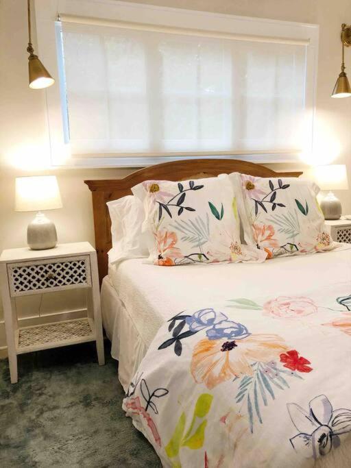 Liz Lane Cottage- Entire Guesthouse ชาร์ลสตัน ภายนอก รูปภาพ