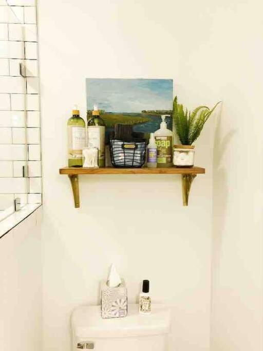 Liz Lane Cottage- Entire Guesthouse ชาร์ลสตัน ภายนอก รูปภาพ