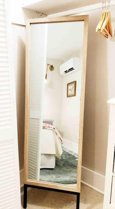 Liz Lane Cottage- Entire Guesthouse ชาร์ลสตัน ภายนอก รูปภาพ