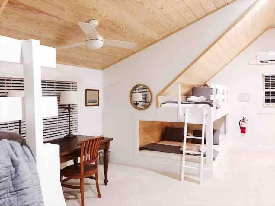 Liz Lane Cottage- Entire Guesthouse ชาร์ลสตัน ภายนอก รูปภาพ