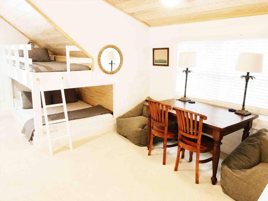 Liz Lane Cottage- Entire Guesthouse ชาร์ลสตัน ภายนอก รูปภาพ